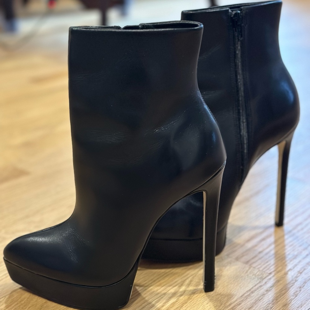 Steve Madden black leather booties